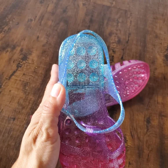 Children's Place Girls Jelly Sparkly Ombre Pink, Purple And Blue Sandals Size 4 - Picture 4 of 6